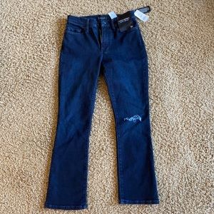 NWT. MID RISE CROP FLARE. BANANA REPUBLIC